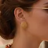 Pendientes de Aro Semicírculo Hueco de Malla Chapados en Oro de 18 Quilates de Lujo Ligero Estilo Francés, Pendientes de Botón de Superficie Lisa de Nicho, Venta al por Mayor Transfronteriza