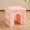 Mesa Lateral Criativa Estilo Creme para Sofá para Uso Doméstico, Banco para Trocar Sapatos para Sala de Estar, Mesa de Centro Ondulada Simples e Moderna, Criado-Mudo para Casa