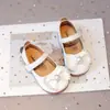 Zapatos de Cuero para Niñas Zapatos de Princesa Suela Suave Primavera Otoño Zapatos de Una Sola Temporada 2024 Nuevo Otoño Invierno Lazo de Perla Zapatos Pequeños de Cuero para Niños