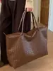 Bolsa Tote Elegante Versátil Estilosa de Grande Capacidade para Mulheres 2026 Novo Modelo Alta Estética Leve Nicho para o Dia a Dia Bolsa de Ombro