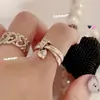 Anel Deslumbrante em Forma de Coração de Luxo Leve para Mulheres, Estilo Minimalista Cool, Anel Ajustável Versátil e Único, Anel da Moda para o Dedo Indicador