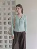 Blusa de tricô de manga longa com gola henley verde simples estilo coreano, trançada e bordada para mulheres, camisa base slim fit outono 2026