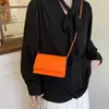 Bolso de Hombro Retro de Tela de Fieltro 2025 Nuevo Bolso de Mano Casual Moda Axila Simple Cruzado Pequeño Cuadrado de Color Puro