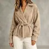 Casaco feminino curto de camurça novo estilo outono e inverno europeu e americano, com gola de lapela, cintura com amarração, corte solto, jaqueta de manga longa para mulheres
