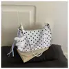 Bolso de mujer de moda 2026 estilo nuevo, de lunares moderno, bolso de mano fresco para el antebrazo, lindo bolso de hombro diario para estudiantes para salir