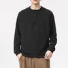 Camiseta henley de manga comprida estilo retrô americano para homens, nova camiseta básica casual solta de outono 2026 para homens