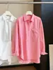 Camisa de manga larga color rojo rosa con diseño único para mujer, nueva chaqueta tipo camisa de algodón en capas para otoño 2026