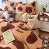 Juego de ropa de cama de cuatro piezas con forro polar para invierno, con tejido de leche polar suave, cómodo y de alta densidad, y un juego de sábanas de tres piezas con temática de cachorros de lunares