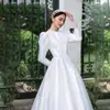 Vestido de novia estilo Hepburn de corte francés 2026 nuevo vintage simple satén manga larga vestido de novia fabricante suministro