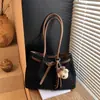 Bolso de mano retro transfronterizo, bolso de hombro para mujer de gran capacidad, nuevo bolso de mano y bolso de hombro de moda simple para commuting de otoño 2026