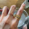 Impresionante anillo de diamantes vintage, diseño de nicho retro exquisito de lujo ligero con un toque de alta gama y artesanía intrincada