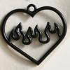 Colgante de aleación con forma de corazón de melocotón y llama de mariposa con simulación de viento oscuro, ideal para hacer tú mismo, para chica dulce y genial, pulsera y collar, venta al por mayor