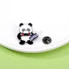 Fábrica de Origen Broche Atleta Panda Panda Jugando Baloncesto Fútbol Bádminton Tenis de Mesa Insignia Deportiva de Aleación