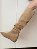 Botas longas femininas bico fino, que aumentam a altura, estilo 2026 novo, modernas, com salto anabela, efeito emagrecedor e design empilhado, feitas de couro genuíno, botas de montaria de cano alto