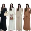 Elegante atuendo de otoño para mujer: un conjunto de dos piezas nuevo, chic y de corte holgado que presenta un top de punto con manga murciélago y una falda midi plisada
