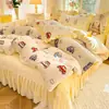 Juego de Colcha de Terciopelo de Leche de Cuatro Piezas Funda de Edredón de Encaje de Invierno Felpa Gruesa de Doble Cara Coral Franela Ropa de Cama