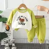 Conjunto de Duas Peças Estilo Inglês para Meninos e Meninas Bebês Primavera e Outono Conjunto de Moletom Infantil 2026 Primavera e Outono Novo Modelo Estiloso para Bebês