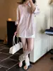 Weisong Clothing Coleção Primavera 2026 Camisa Feminina Listrada Rosa Manga Longa Solta Estilo Coreano Top Cardigan 100% Algodão Feminino