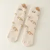 Calcetines de felpa 3D para mujer, no sueltan pelusa, de longitud media hasta la pantorrilla, dulce forro polar de coral con bordado, engrosados y forrados de felpa, adecuados para usar en interiores en otoño e invierno.