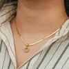 Joyería Popular Transfronteriza Europea y Americana con Colgante de Letra para Mujer Acero Inoxidable Chapado en Oro de 18 Quilates Cadena de Serpiente Plana Collar con Letra de Perla