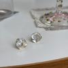 Pendientes de Flor Blanca Perlada Simples y Elegantes con un Toque de Lujo, Pendientes de Lujo Ligero para Mujer, Versátiles Pendientes Nuevos de Principios de Primavera 2026