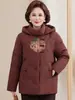 Chaqueta auténtica de plumón de ganso blanco para mujeres de mediana edad y mayores, nuevo abrigo bordado con capucha estilo chino de talla grande para madres y abuelas, moda de invierno