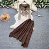 Design estilo executivo, top com laço, saia xadrez de cintura alta, conjunto de duas peças outonal feminino, look elegante e estiloso