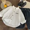 Camisas Infantis Primavera e Outono 2025 Novos Cardigans de Algodão Puro para Crianças de Meia-Idade e Meninos Jaquetas de Outono Tendências