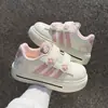 Zapatos Blancos Gruesos de Velcro de Dibujos Animados 2026 Nueva Temporada Primavera y Otoño Zapatos de Plataforma para Niñas Mocasines Versátiles Zapatillas Casuales de Moda
