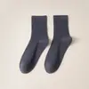 Calcetines deportivos de doble costura para primavera, otoño e invierno, resistentes al olor, antibacterianos, calcetines de rayas verticales, calcetines de media pantorrilla, calcetines para hombre, color liso, algodón, masaje, de vestir, absorbentes del sudor