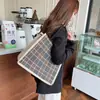 Bolso Cruzado de Hombro de Moda Casual con Personalidad, Textura de Moda y Gran Capacidad, Bolso Tote de Nicho para Mujer de Primavera 2026