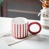 Taza de cerámica a rayas al por mayor estilo ins taza de agua para pareja de uso doméstico diseño femenino taza para café para hombre creativa
