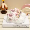 Mocassins Decorativos Florais para Meninas 2026 Primavera/Outono Novos Calçados Esportivos Estilosos com Velcro para Crianças Solado Macio Calçados Forrest Gump
