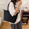 Bolsa de ombro casual de grande capacidade para todos os tipos de macarrão macio, popular deste ano, para mulheres, bolsa de viagem de nicho, bolsa de axila
