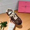 Tênis de treino alemães com aumento de 7 cm de altura para mulheres baixinhas, novos tênis casuais esportivos com blocos de cor estilo Forrest Gump 2026, sola macia
