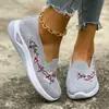 Zapatos de tela retro estilo étnico de punto transpirable para primavera y verano, estilo Antiguo Pekín, para mujer, planos, tipo mamá, bordados, cómodos