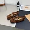 Zapatos Mary Jane planos vintage de gamuza estilo francés para mujer, nuevo modelo otoño 2026, corte bajo, punta en forma de mango, estampado de leopardo, zapatos de vestir cómodos