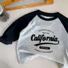 Nueva camiseta de manga larga para niños de primavera y otoño, camiseta básica elegante para niños, prenda exterior retro estampada para niños pequeños, moderna para niñas