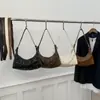Bolsa de Bolinho de Couro Macio de Alta Qualidade Retrô com Rebites, Bolsa de Axila Versátil, Bolsa Transversal de Grande Capacidade de Nicho para Mulheres