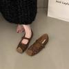 Novos Mocassins de Ballet Quadrados Retro Outono/Inverno 2025 com Tira no Tornozelo, Sapatos Individuais Estampa de Leopardo para Mulheres, Sapatos Mary Jane