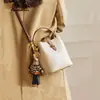 Bolsas de Estilo Occidental de Gama Alta 2025 Nuevo Bolso Cubo Cruzado para Mujer Más Fácil de Combinar Bolso de Mujer para el Trabajo y los Viajes Bolso de Hombro