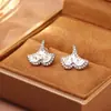 Pendientes de Hoja de Ginkgo Brillantes Estilo Hielo Triturado de Lujo Ligero, Diseño de Nicho, Pendientes Exquisitos y Compactos, Accesorios de Oreja de Moda y Versátiles para el Viaje Diario