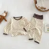 Conjunto de Ropa para el Hogar para Niñas Otoño Bebé Súper Lindo Dibujos Animados Puntos Conjunto de Dos Piezas Ropa de Otoño Pantalones con Protección para la Barriga Pijamas