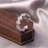 Anel de Trevo de Quatro Folhas para Mulheres, Abertura Exquisita Totalmente Cravejada, Anel Ajustável, Estiloso da Moda na Internet, Estilo Cool, Mesmo Estilo que Celebridade da Internet, Atacado