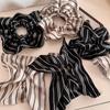Cachecol quadrado listrado texturizado preto e branco, anel de cabelo de intestino grande, bola de cabelo, corda de cabeça, acessórios para cabelo