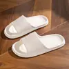 Qida Shun Eva Sandalias Nuevas Verano Hogar Pantuflas de Espuma para Parejas Hombres y Mujeres Pantuflas de Interior Venta al por Mayor