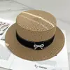 Novo Estilo Exquisite Laço de Strass Decoração Chapéu de Palha Luxo Leve para Mulheres, Moda de Verão Versátil Chapéu de Sol e Proteção Solar com Topo Plano