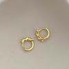 Aretes de aro liso para mujer nuevo diseño de nicho personalizado sensación de alta gama sin necesidad de dormir aretes de nudo de cuerda ins aretes de hebilla aretes de botón