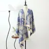 Xale de Estampa Floral Pequena Fragrante Quente de Venda Cruzada Outono e Inverno, Moderno e Versátil, Imitação de Cashmere Quente de Celebridade de Alta Qualidade