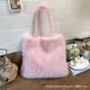 Bolsa de peluche, felpa versátil, nueva moda 2025, bolso de hombro elegante, textura elegante, bolsa de mano de peluche, alto valor estético